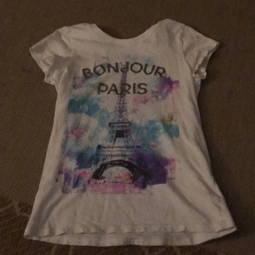 A tee shirt